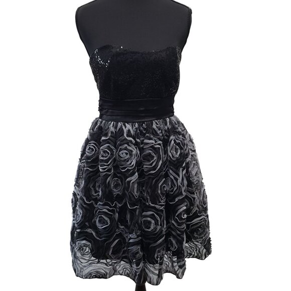 Black Strapless Sequin Rosette Mini Party Dress Size 8 Prom Cocktail Goth Glam - Picture 2 of 11